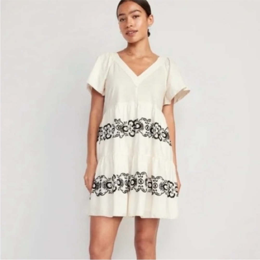 Old Navy Cream Embroidered Boho Flowy Dress Small Flutter Sleeve Pockets NWT